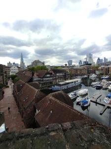 Amazing location 1 BD flat on St Katharines Docks