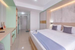 Homey and Comfort Stay Studio Apartment at Anwa Residence By Travelio