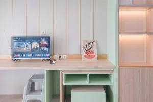 Homey and Comfort Stay Studio Apartment at Anwa Residence By Travelio