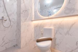 Homey and Comfort Stay Studio Apartment at Anwa Residence By Travelio