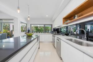 Laze at Lighthouse - family home with pool, heated pool Oct to Mar