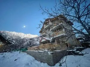 Heavens retreat,Club nirvana stays - Bashist