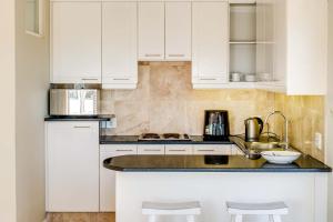 2-BR Camps Bay Apartment with Pool Atlantic Tide