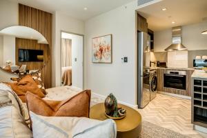 City Suite 902