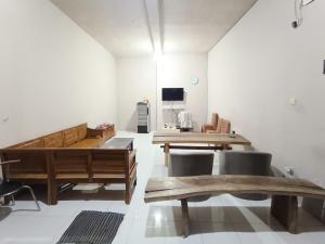 RedDoorz at Ratu Homestay Syariah Near Lippo Mall Banyuwangi