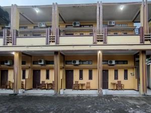 RedDoorz at Ratu Homestay Syariah Near Lippo Mall Banyuwangi