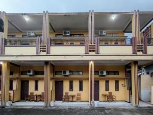 RedDoorz at Ratu Homestay Syariah Near Lippo Mall Banyuwangi