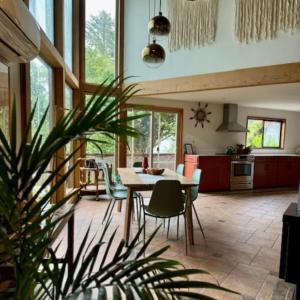 First Light - Waterfront, Hot tub, Sauna, EV