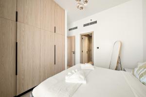 Elegant 1 BR in Empire Residence