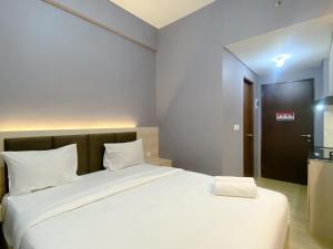 Serene and Tidy Studio Apartment Transpark Juanda Bekasi Timur By Travelio