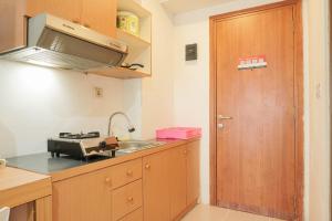 Cozy and Simply Studio Titanium Square Apartment By Travelio