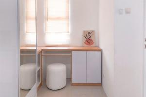 Good Place Studio at Urbantown Serpong Apartment By Travelio