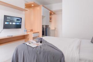 Good Place Studio at Urbantown Serpong Apartment By Travelio