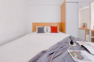 Good Place Studio at Urbantown Serpong Apartment By Travelio