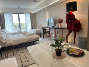 Luxurious Style Apartment cross to Okada and near City of Dreams, Solaire, MOA, and Airport