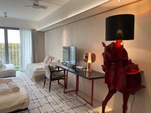 Luxurious Style Apartment cross to Okada and near City of Dreams, Solaire, MOA, and Airport