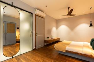 Seven Sands I Oak Wood I Pvt Pool - 2 BHK Duplex