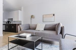 Blueground The Loop pool wd nr park CHI-1189