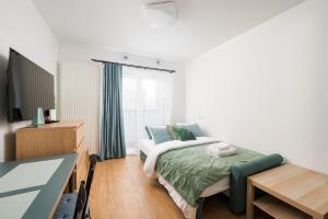 Praga Bliska Pleasant Studio by BookingHost