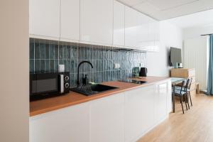 Praga Bliska Pleasant Studio by BookingHost