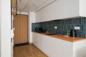 Praga Bliska Pleasant Studio by BookingHost