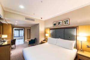Queen Room - Mobility Access room in DoubleTree by Hilton London Victoria