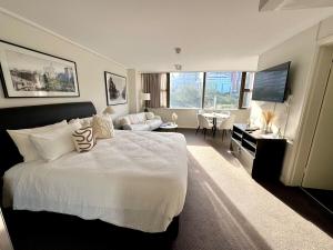 Stylish studio with amazing views and pool