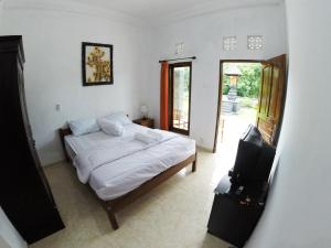 Phòng Giường Đôi Có Phòng Tắm Riêng (Double Room with Private Bathroom)