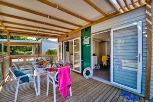 Campings Domaine Residentiel de Plein Air L-Ile d-Offard : Premium Homeflower with Air conditioning (4 Adults)