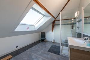 Maisons de vacances Les Coteaux 2 - 5 chambres proche CDG : Maison 5 Chambres