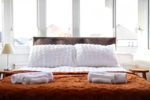 Well Located 3 Bedroom home with free WiFi and private Parking - Moortown