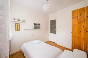 Saska Kępa Charming Apartment by BookingHost