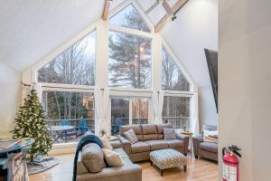 20Percent-off-Intro,15-min-to-SundayRiver,Hot-tub,Sauna,Pet-Kid-Friendly