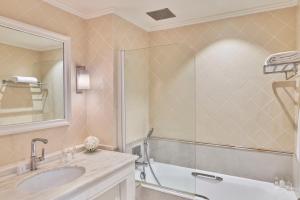 Hotels Hotel Barriere L'Hermitage : photos des chambres