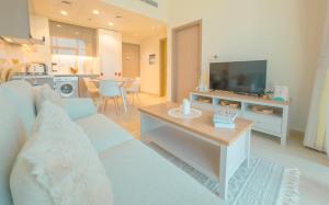 Airstay - Serene 1BR - Community & Pool Views - Monthly Offer Available