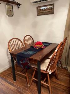 Cozy Vintage Casita 2BR 1 bath Separate 3BR Studio 1 bath Sleeps 6 persons