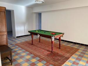 Grande maison et piscine privée