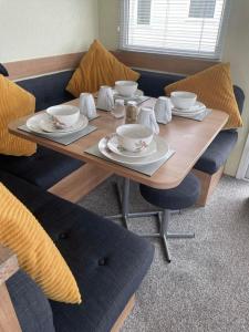 8 Berth 3 bed caravan Golden palm ML9