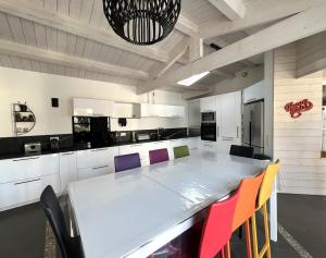 Maisons de vacances RIVAGE Maison spacieuse avec piscine et spa : photos des chambres