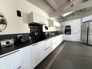 Maisons de vacances RIVAGE Maison spacieuse avec piscine et spa : photos des chambres
