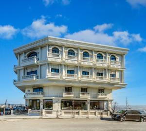 Nenessa Airport Hotel