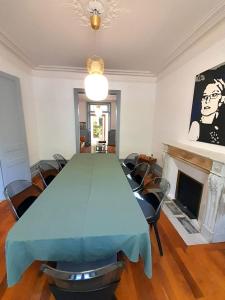 Maisons de vacances Belle Maison centrale 8 pers- patio- wifi : Maison 4 Chambres