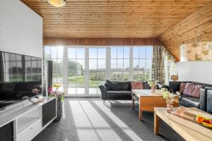 Family-Friendly Holiday Home With Pool, Located Close To The North Sea In Vrist