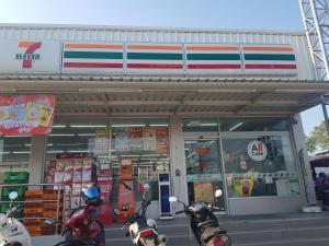 Single room in single house,not accept single male customer