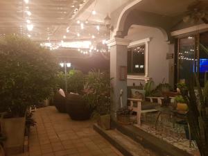 Single room in single house,not accept single male customer