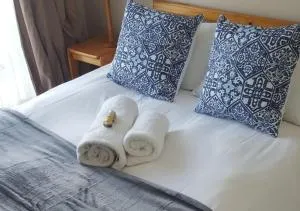 2 Royal Palms - Southfield