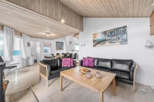 Lovely Holiday Home With Pool, Spa And Sauna, Only 200 Meters From The North Sea