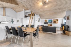 Lovely Holiday Home With Pool, Spa And Sauna, Only 200 Meters From The North Sea