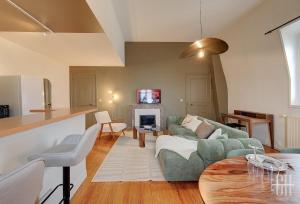 Appartement avec chambre, parking, bureau, wifi
