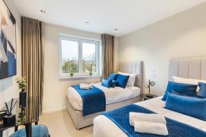 Joy Lane Mansion, Luxe Stay, Poolside Fun & Comfort